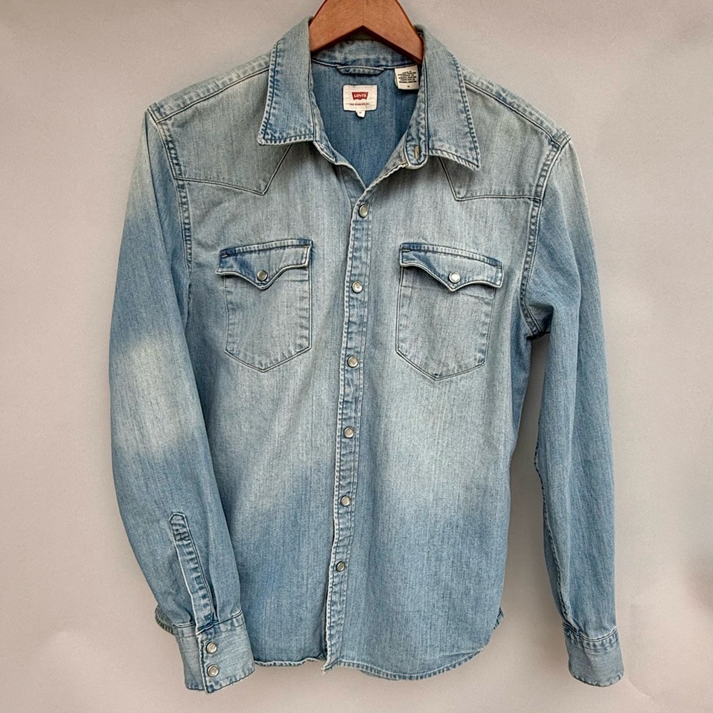 Levi’s light wash denim Barstow Western Denim Shirt